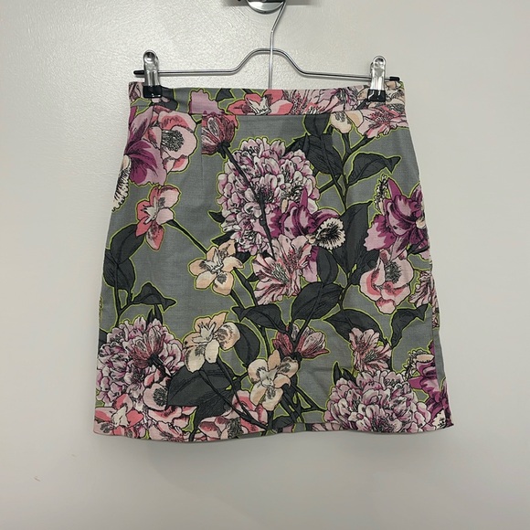 River Island Dresses & Skirts - River Island floral Skirt UK size 8 US size 4
